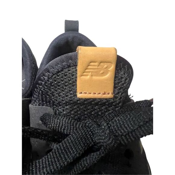 New Balance Black Athletic Shoes with Breathable Mesh and Minimalist Design - Picture 5 of 9
